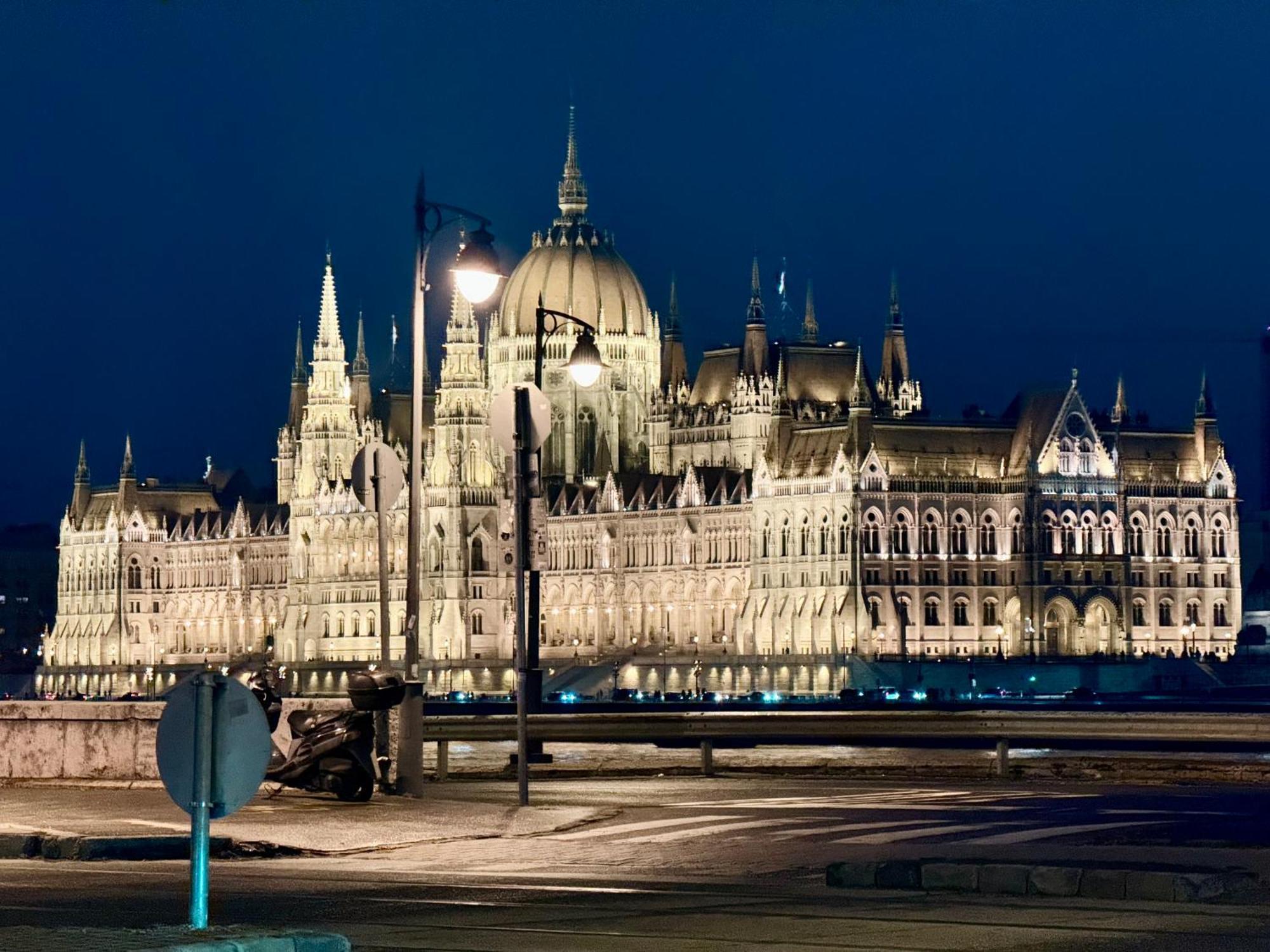 A96 Apartment Budapest Luaran gambar